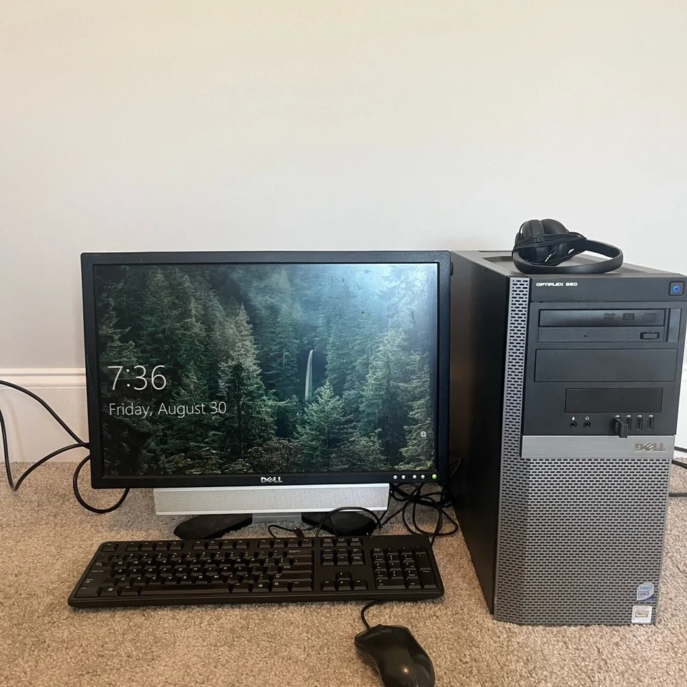 Computer pc and monitor keyboard mouse headset. Work very good ans fast
